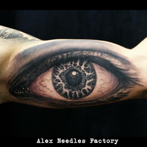 tatouage réalise oeil sur bras