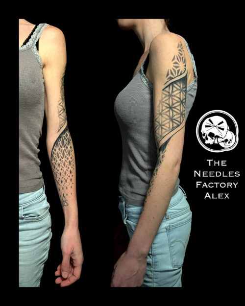 tatouage graphique paterne dote