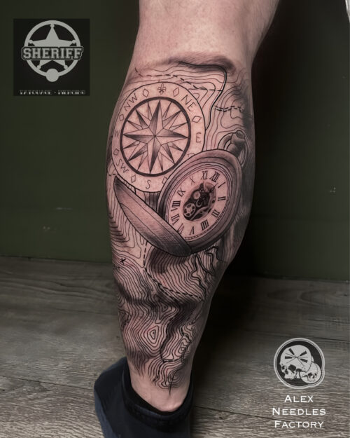 tatouage graphique carte montre