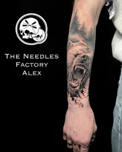 tatouage ours forêt noir et gris