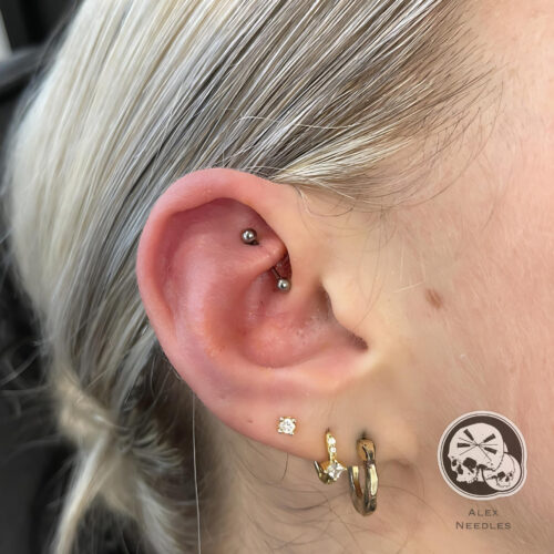 Piercing rook en titane réalisé par Alex, The Needles Factory