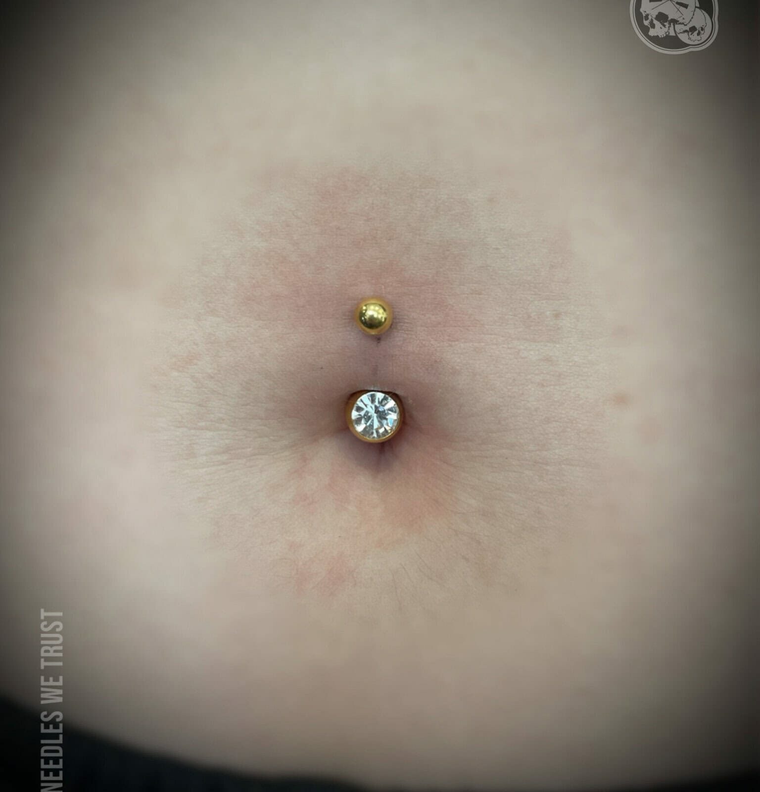 Piercing nombril titane PVD gold avec strass – Boulogne-sur-Mer (62) | The Needles Factory Piercing nombril en titane PVD gold avec strass à Boulogne-sur-Mer (62)