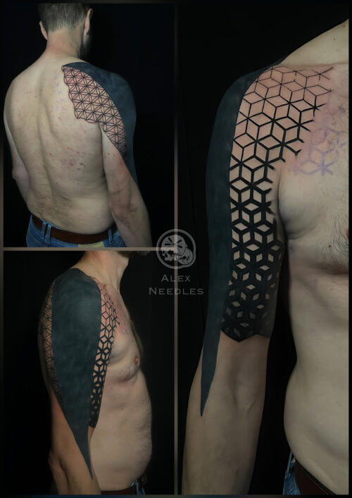 Tatouage blackwork géométrique épaule et bras – The Needles Factory Boulogne-sur-Mer