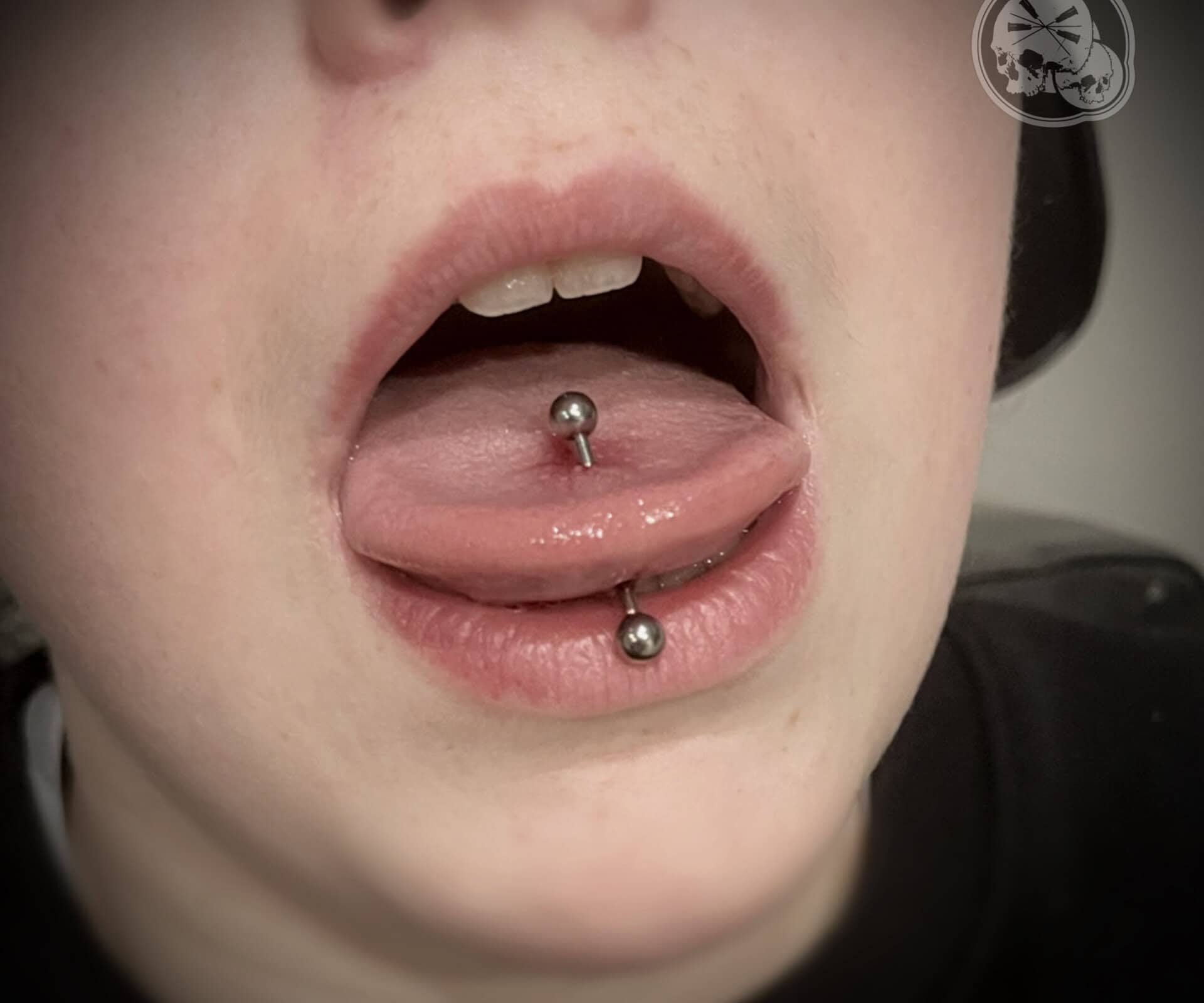 Piercing langue en titane– The Needles Factory Boulogne-sur-Mer Piercing langue et labret Piercing langue en titane chez perceur à Boulogne-sur-Merer