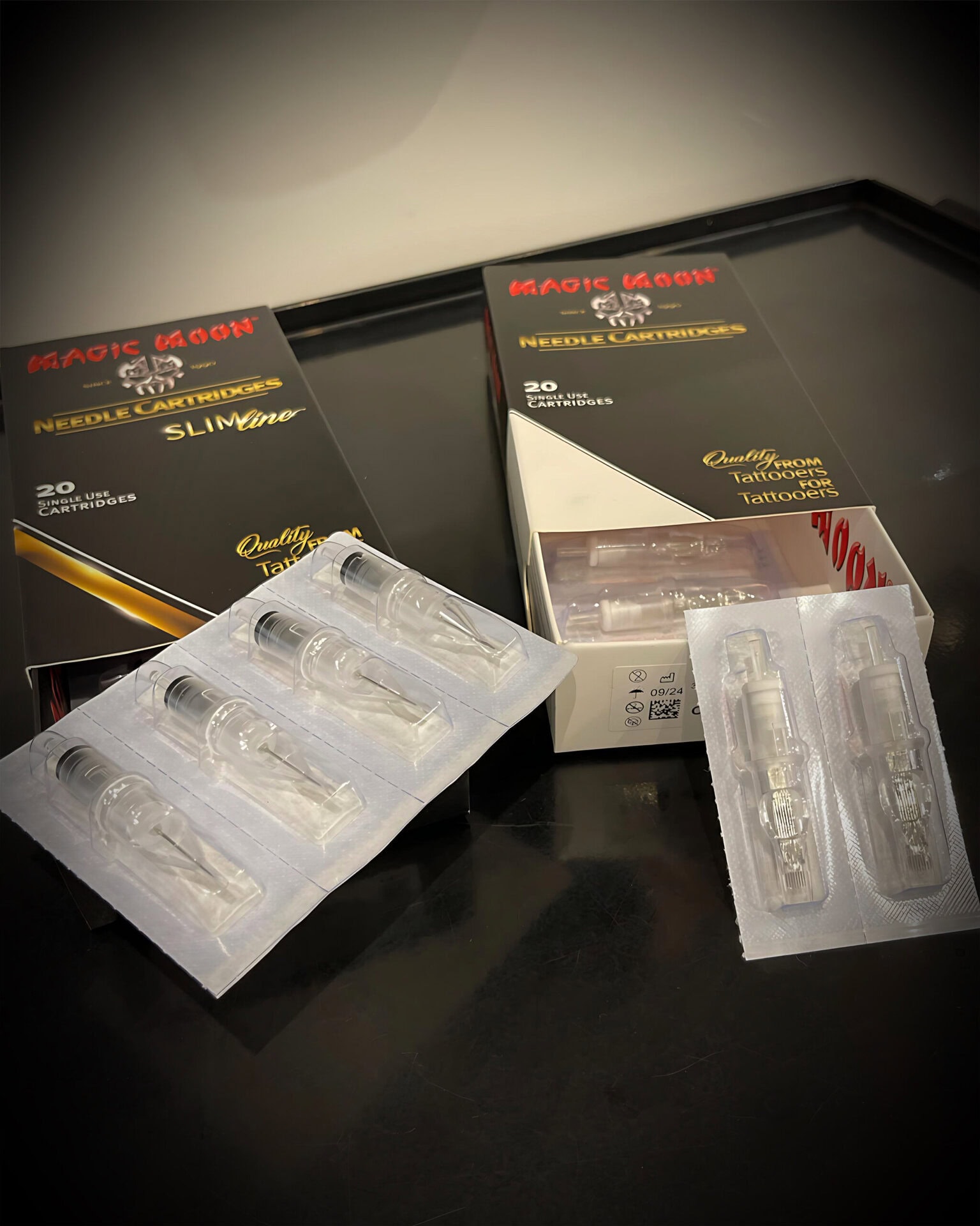 Cartouches stériles avec aiguilles pour tatouage utilisées dans le protocole d’hygiène à Boulogne-sur-Mer (62)